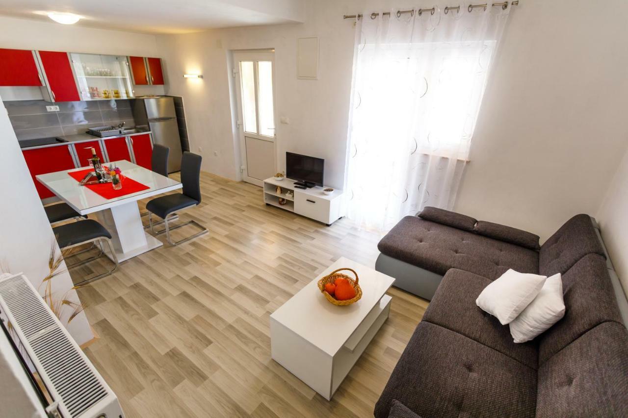 Apartman Dobrila Vrh  Buitenkant foto