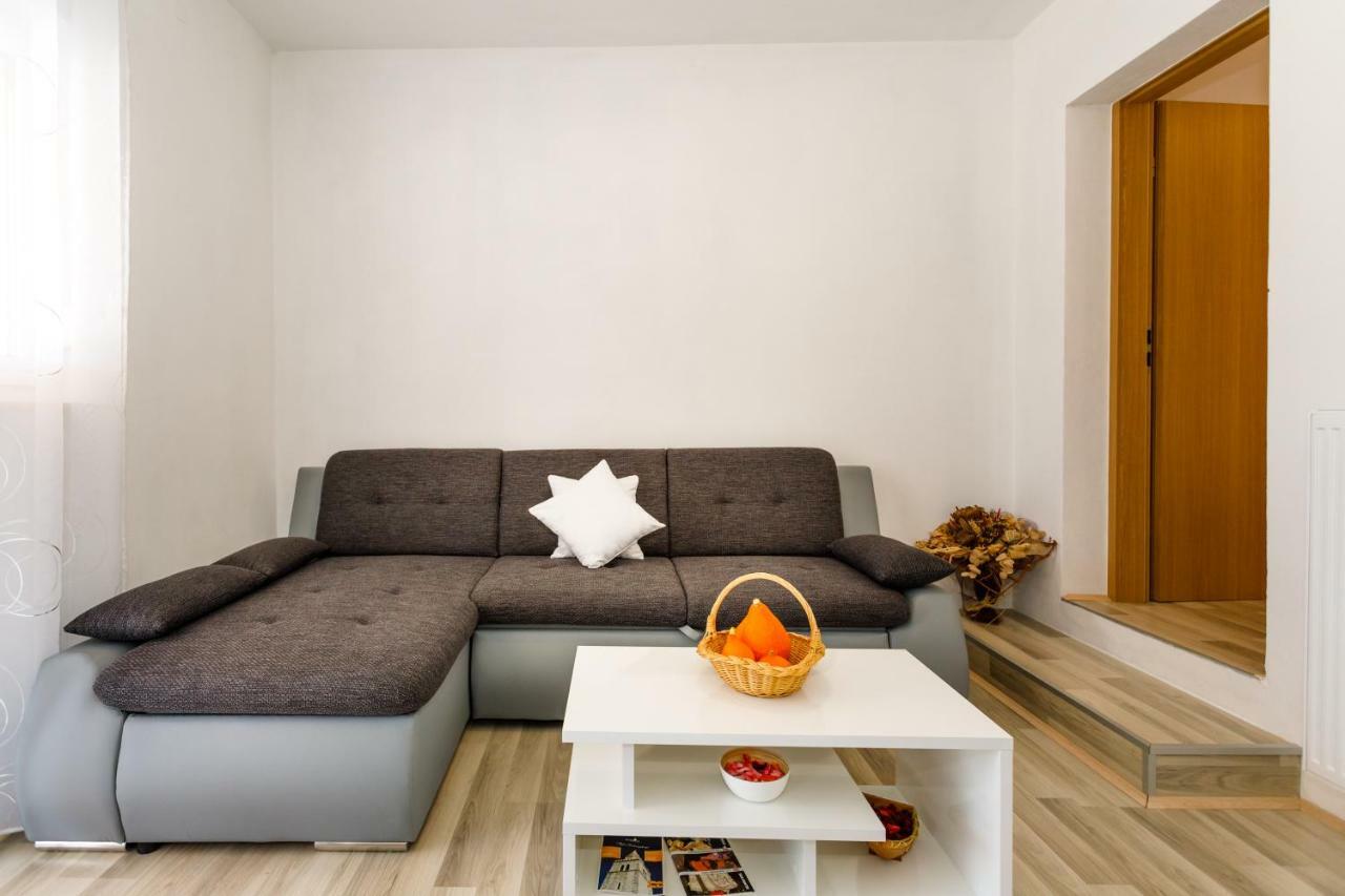 Apartman Dobrila Vrh  Buitenkant foto
