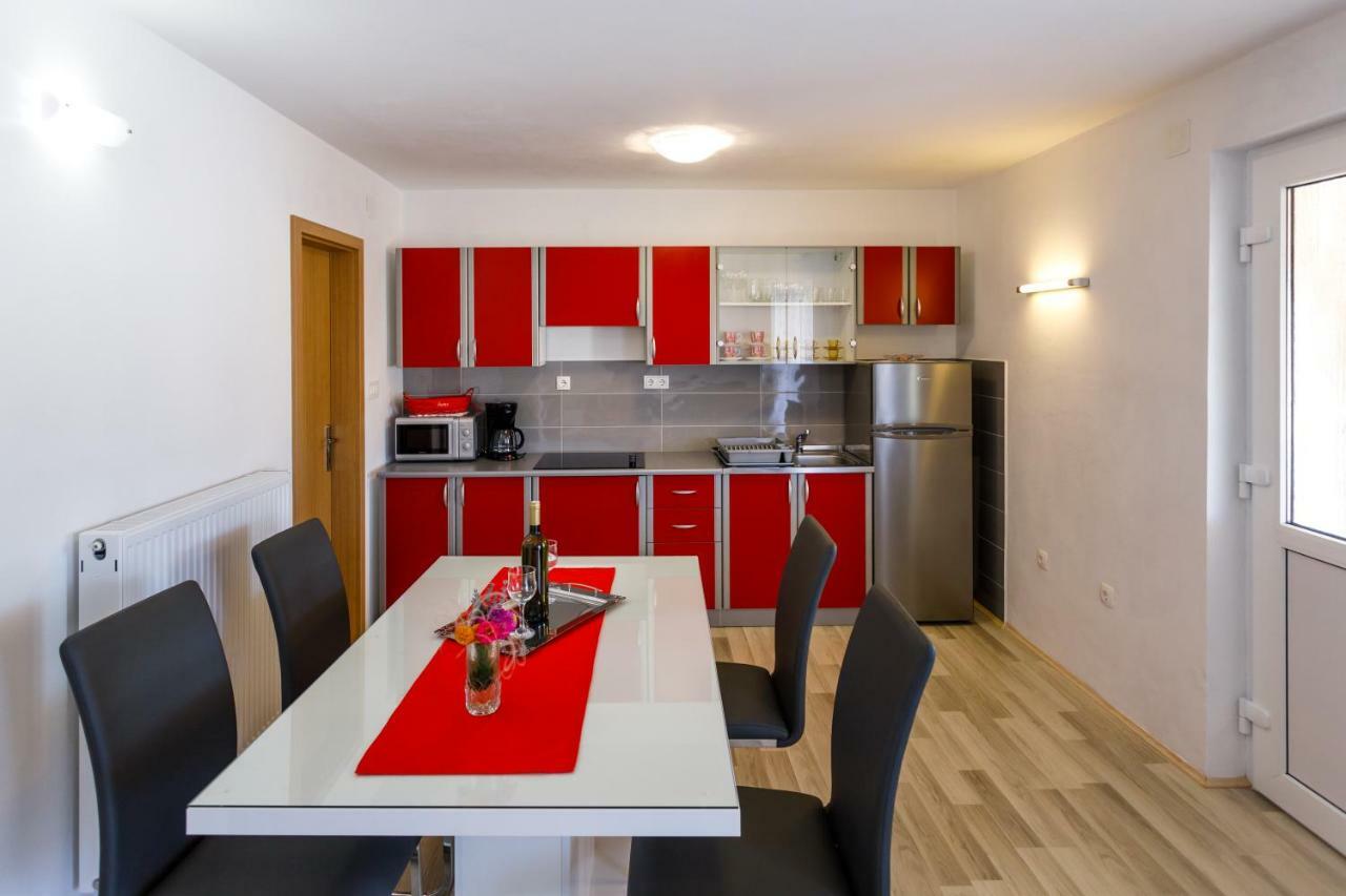 Apartman Dobrila Vrh  Buitenkant foto