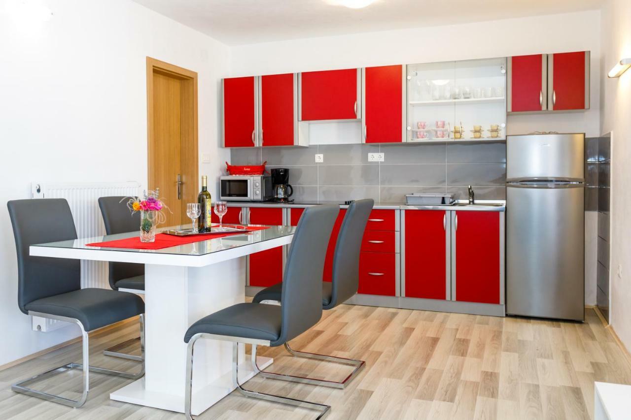 Apartman Dobrila Vrh  Buitenkant foto