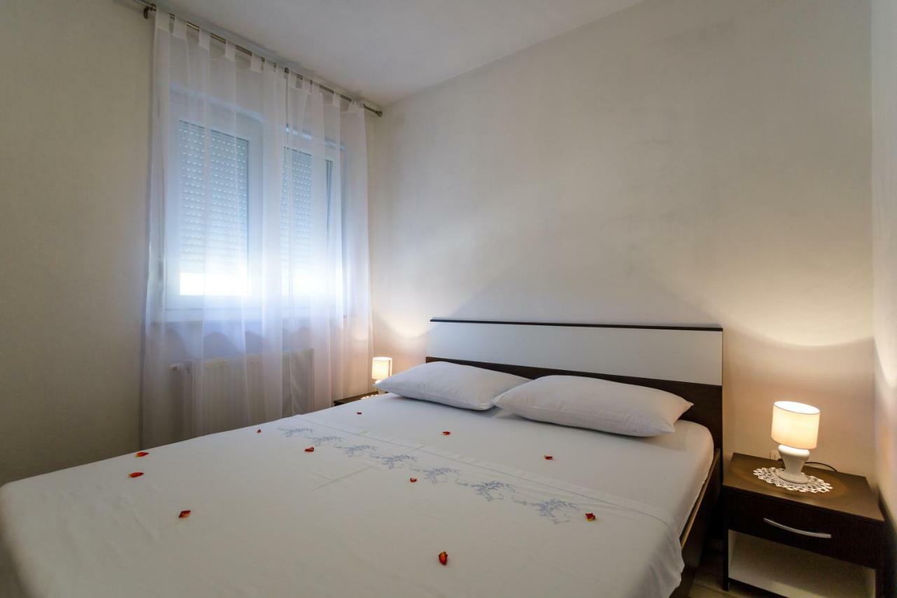 Apartman Dobrila Vrh  Buitenkant foto