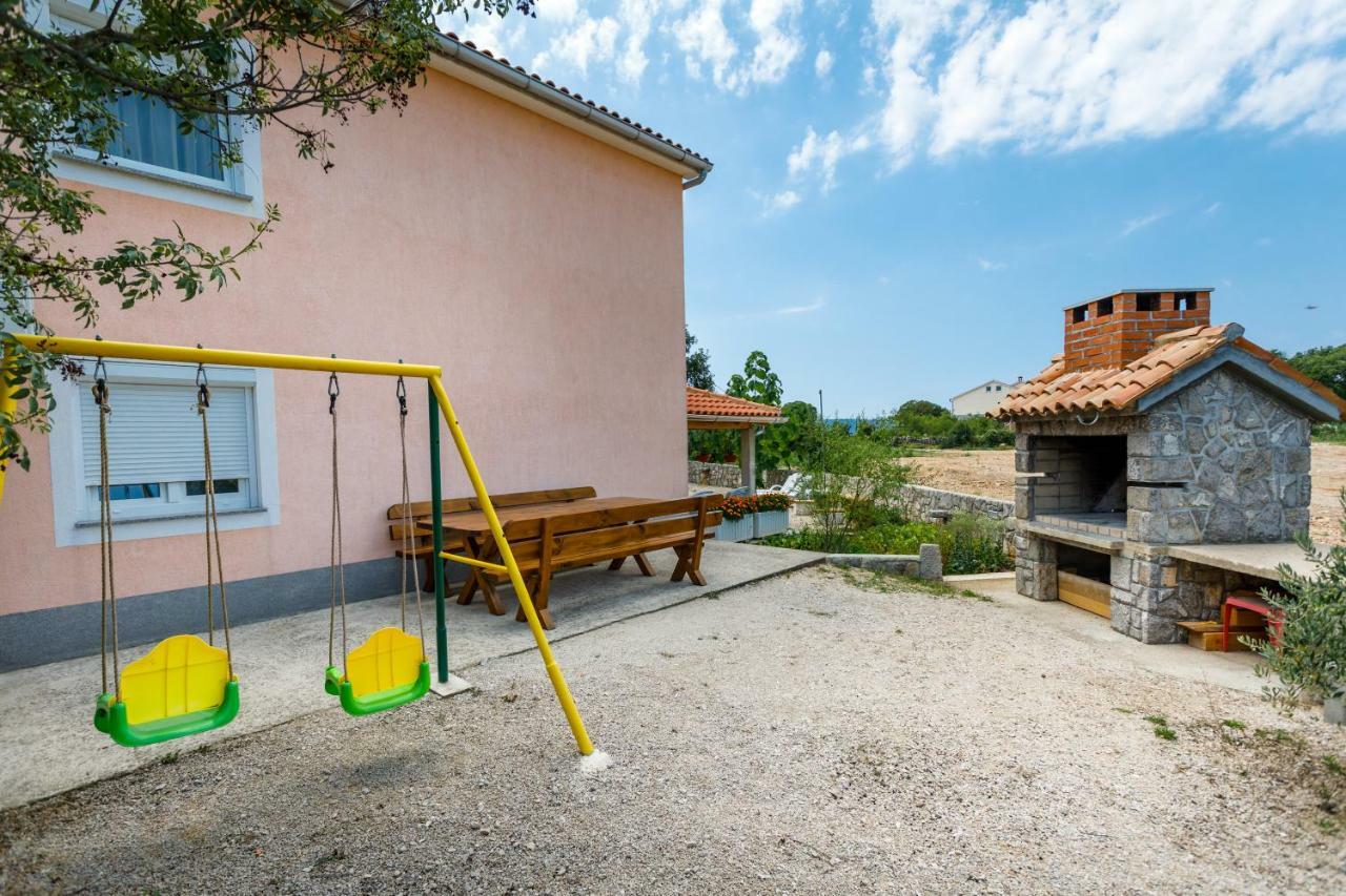 Apartman Dobrila Vrh  Buitenkant foto