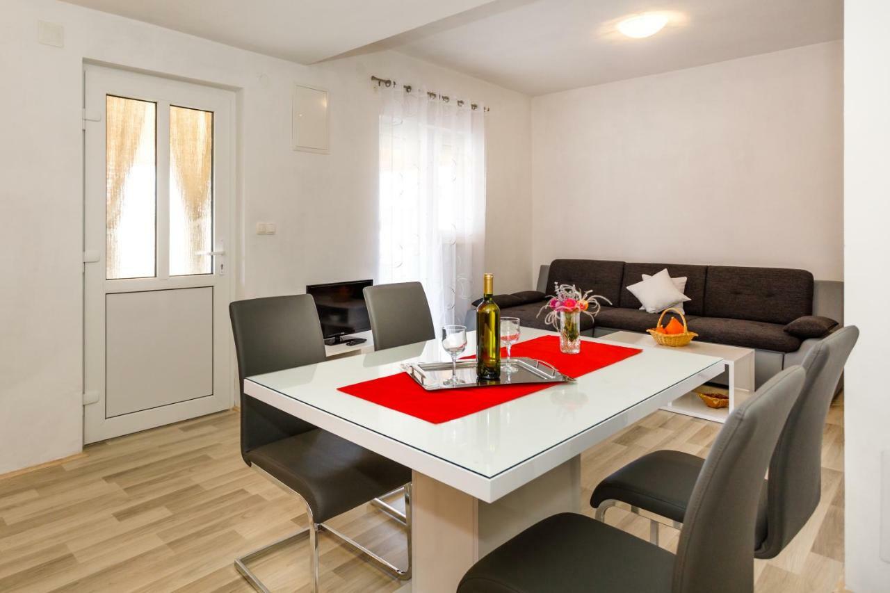 Apartman Dobrila Vrh  Buitenkant foto