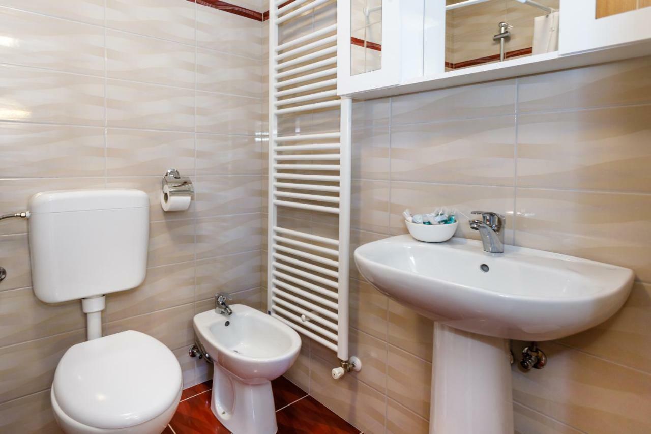 Apartman Dobrila Vrh  Buitenkant foto