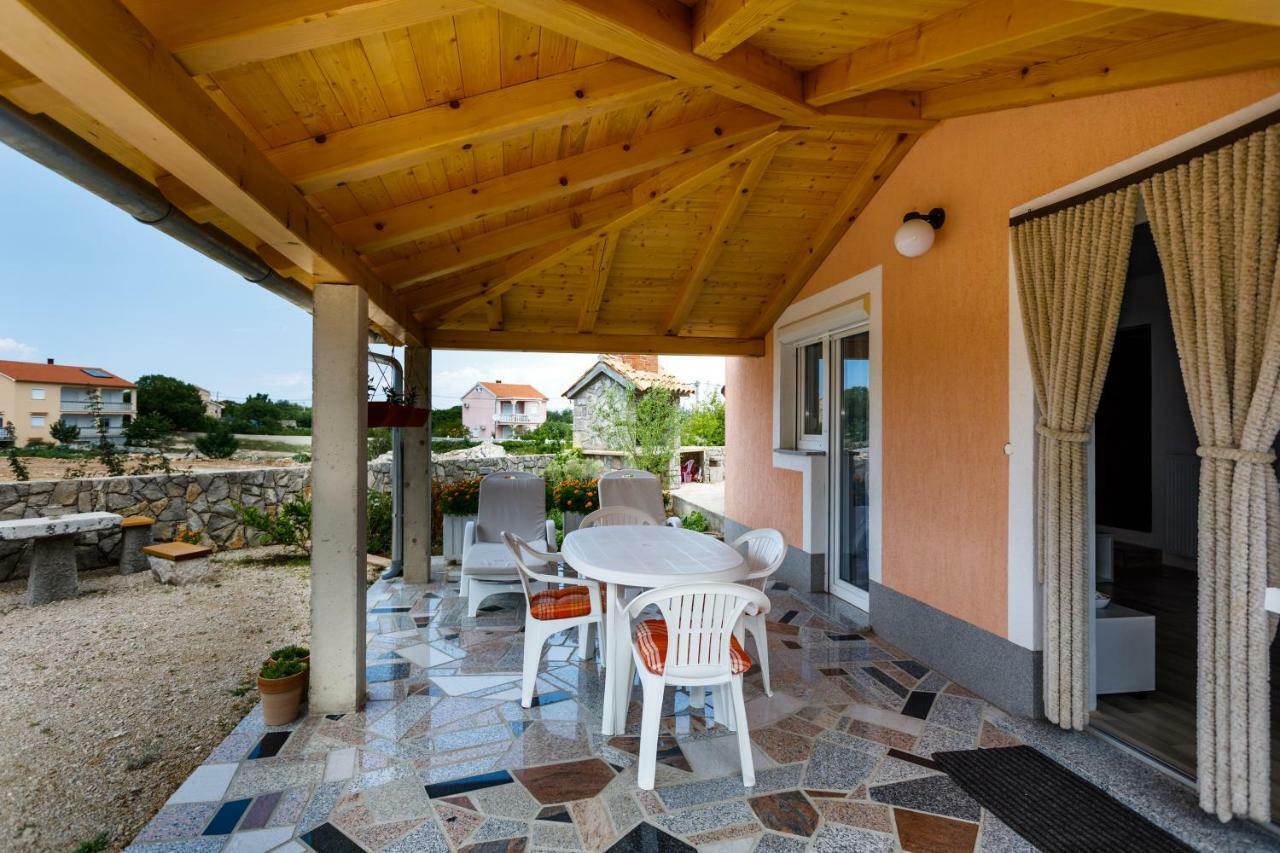 Apartman Dobrila Vrh  Buitenkant foto